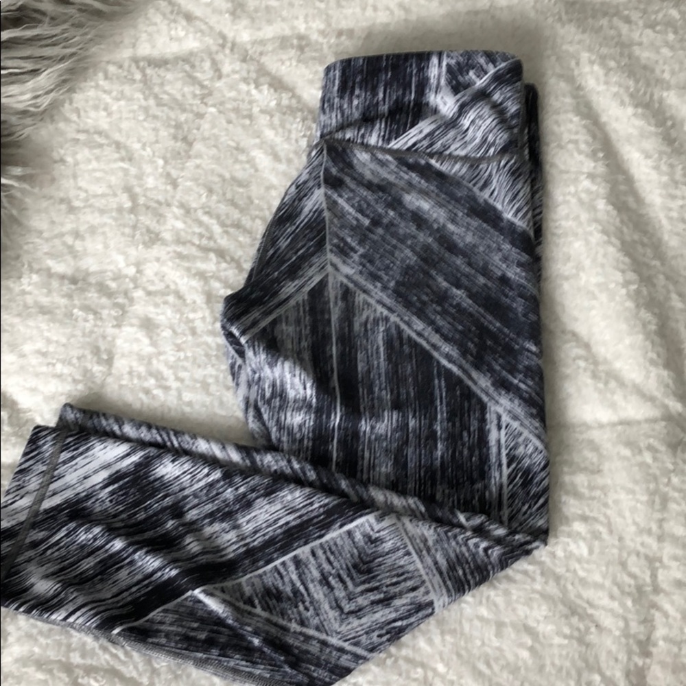 lululemon cropped size six leggings